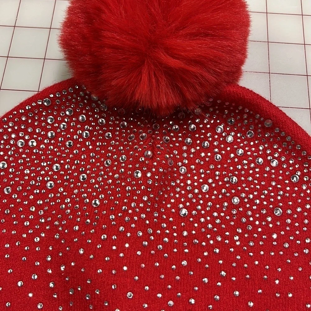 PIA ROSSINI NWT Silver Stud Faux Fur Red Pompom Ribbed Knit Fall/Winter Beanie - Picture 6 of 8